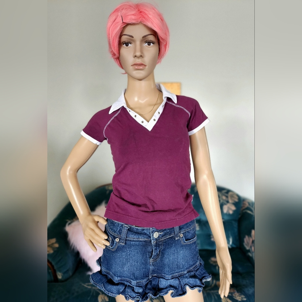 Wine-Colored Fox T-Shirt with White Collar and Sleeve Cuffs